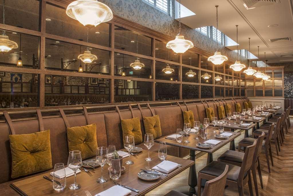 De Vere Beaumont Estate Hotel 4*